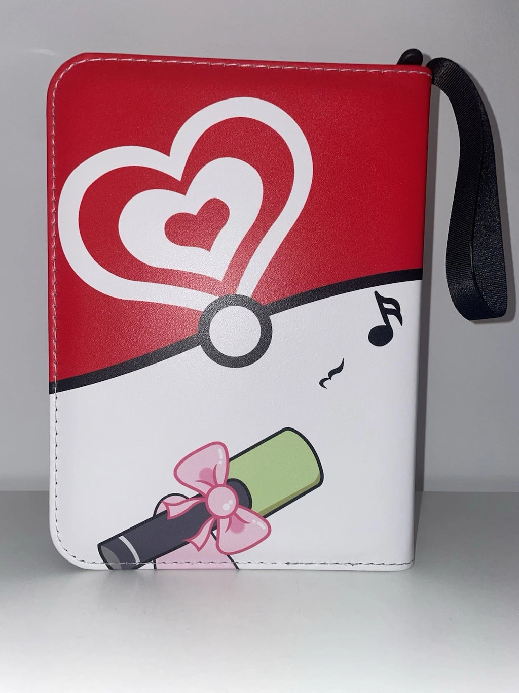 Classeur Pokémon pour 252 cartes au format A4, couverture rigide illustrée.