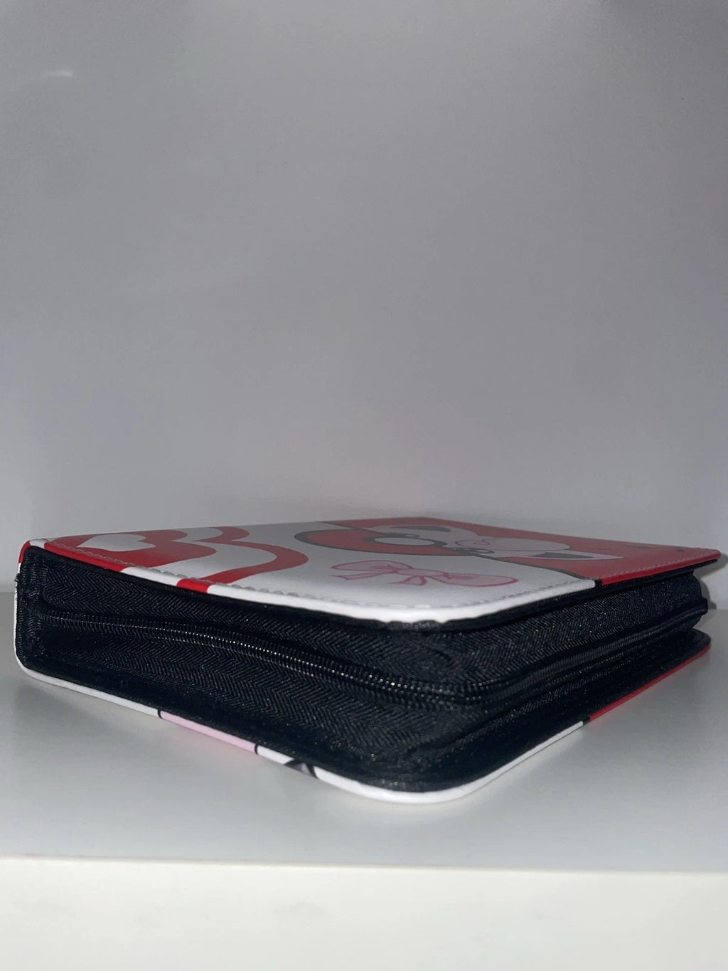 Classeur Pokémon pour 252 cartes au format A4, couverture rigide illustrée.