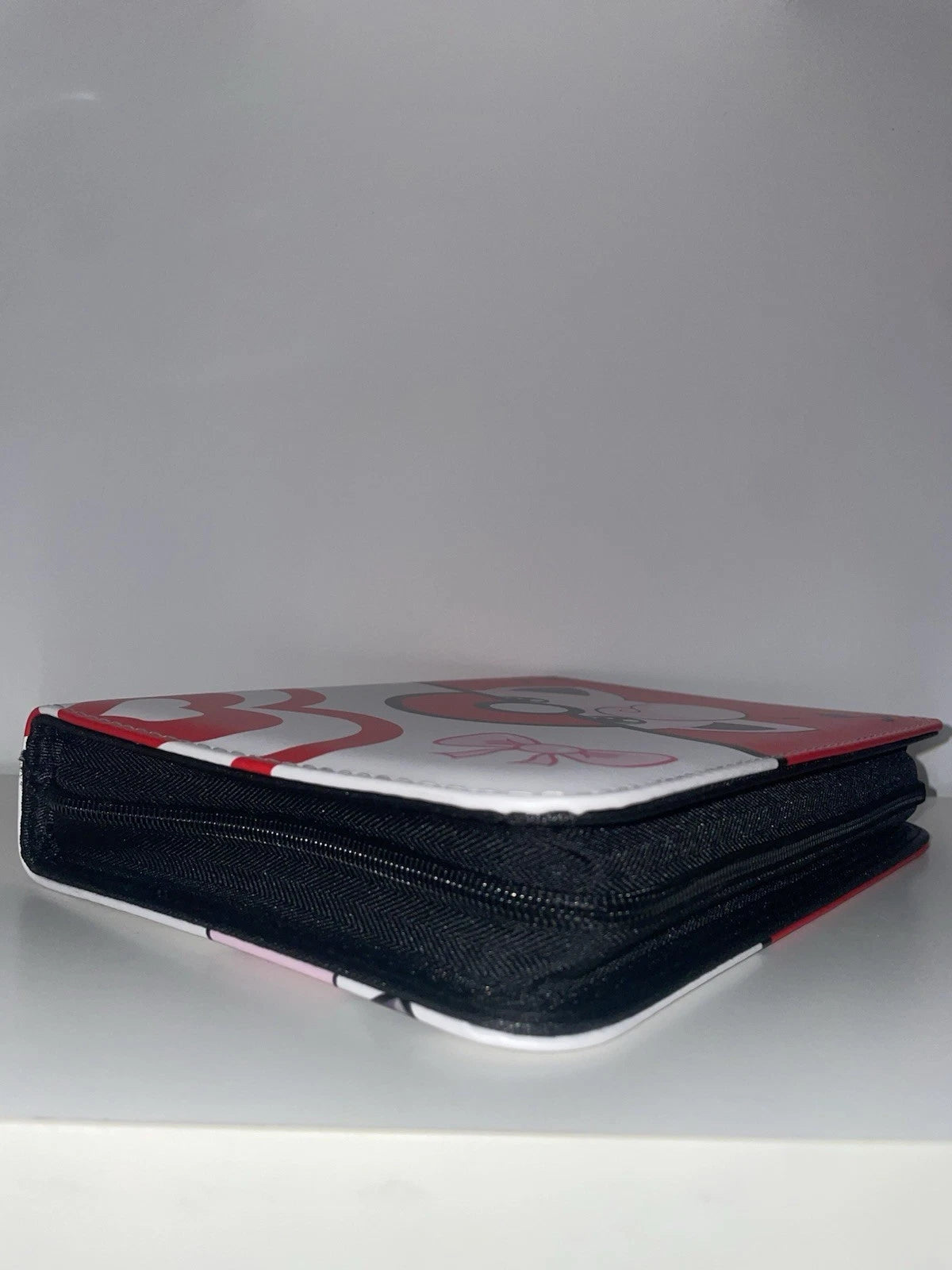 Classeur Pokémon pour 252 cartes au format A4, couverture rigide illustrée.